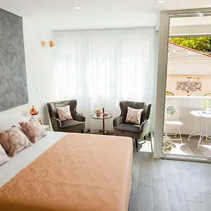 3* Gasthuis Rose Gold & With Balcony