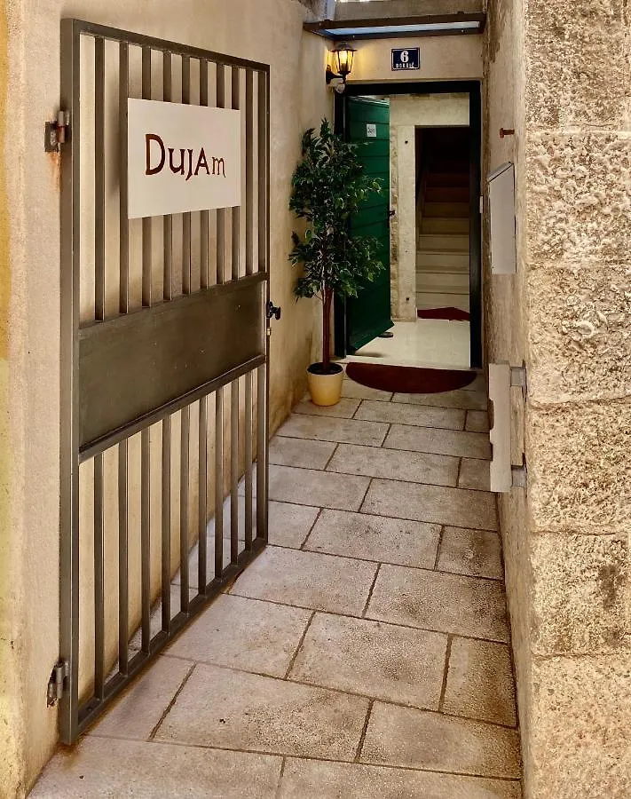 Apartments & Rooms Dujam Split Guest house