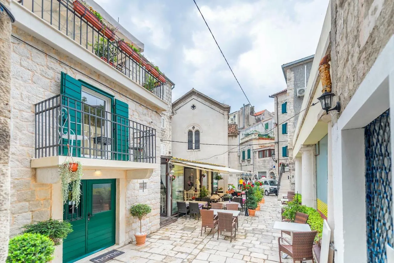 Guest house Apartments & Rooms Dujam Split