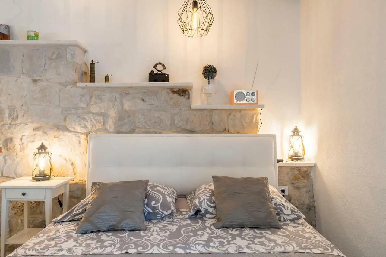 Guest house Apartments & Rooms Dujam Split