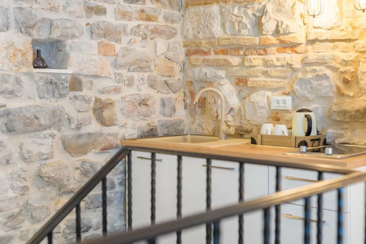 Apartments & Rooms Dujam Split Guest house
