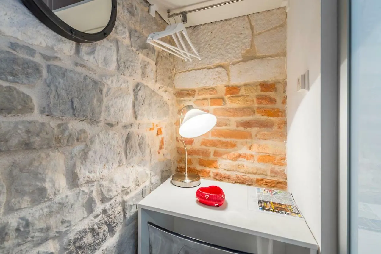 Apartments & Rooms Dujam Split 4*,